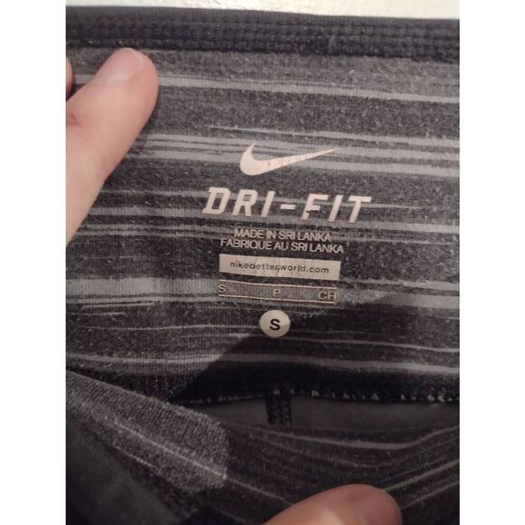 Nike Dri Fit Size S Grey Striped Cropped Yoga Leggings Capri - Picture 3 of 3